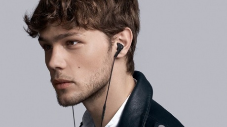 Beoplay E4 - стилни слушалки с подобрена технология за изолиране на външния шум  pic