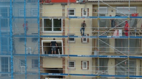 Фирми договаряли цените за саниране pic