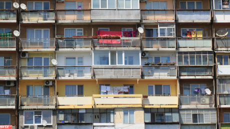 Изгодно ли е закупуването на имот в панелен блок? pic